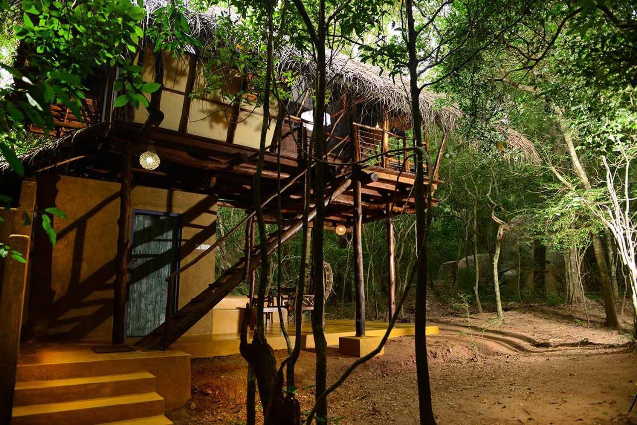 Back Of Beyond - Pidurangala Villa Sigiriya Luaran gambar